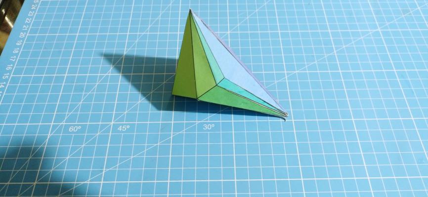 Ein Polyeder, das von einer/m Nutzer/in gebastelt wurde.