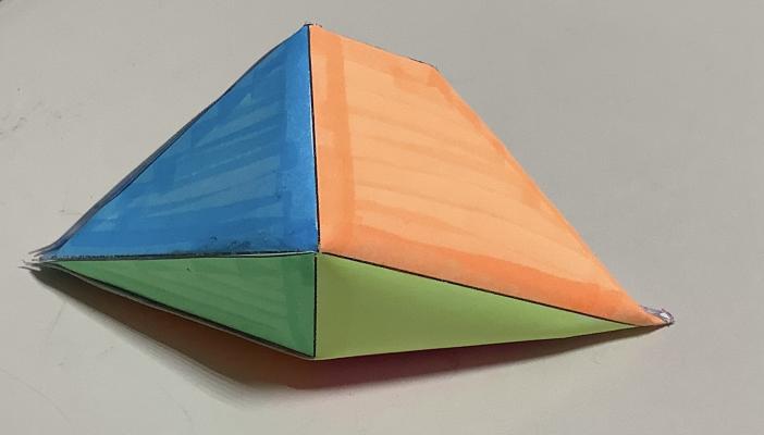 Ein Polyeder, das von einer/m Nutzer/in gebastelt wurde.