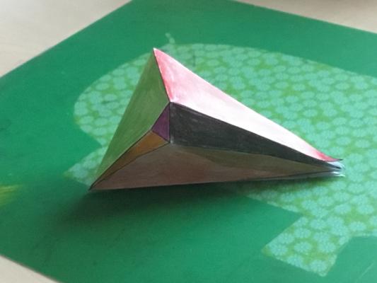 Ein Polyeder, das von einer/m Nutzer/in gebastelt wurde.