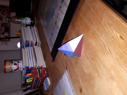 Ein Polyeder, das von einer/m Nutzer/in gebastelt wurde.