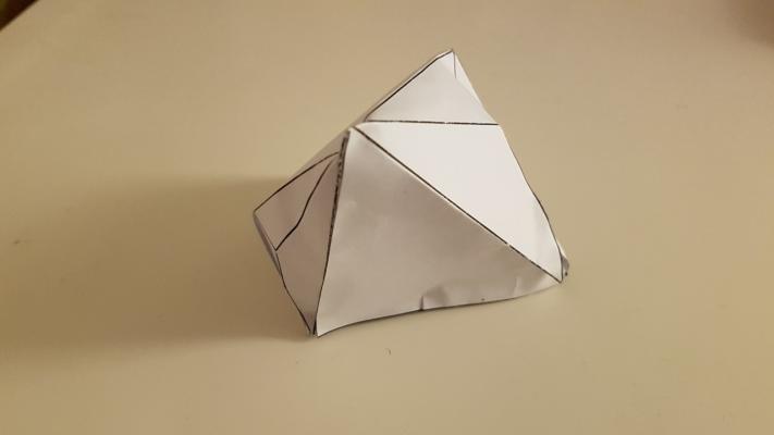 Ein Polyeder, das von einer/m Nutzer/in gebastelt wurde.