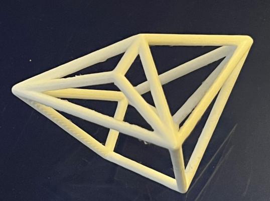 Ein Polyeder, das von einer/m Nutzer/in gebastelt wurde.