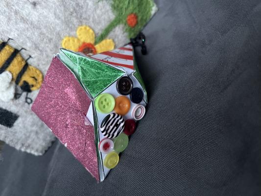 Ein Polyeder, das von einer/m Nutzer/in gebastelt wurde.