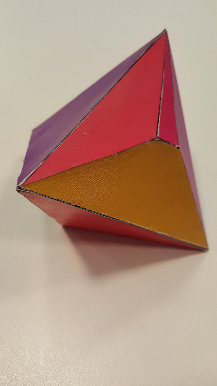 Ein Polyeder, das von einer/m Nutzer/in gebastelt wurde.